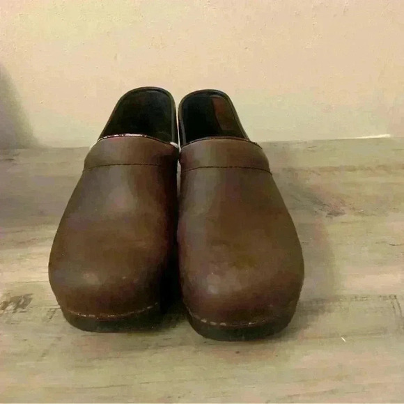 Dansko Professional Clog in Antique Oiled Brown Size 39 (8.5-9) - Picture 3 of 9